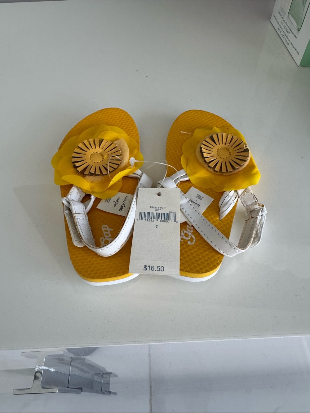 BABY GAP Girls' Yellow & White Flower Sandals - Flip Flops. Toddler 7. NEW W/tag